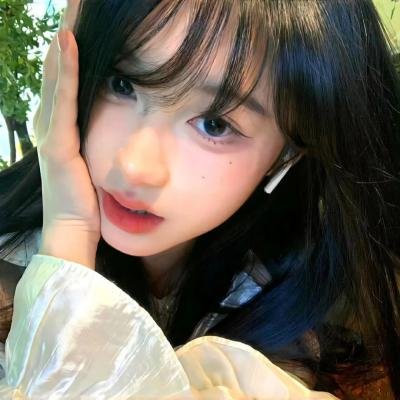她来到我身边